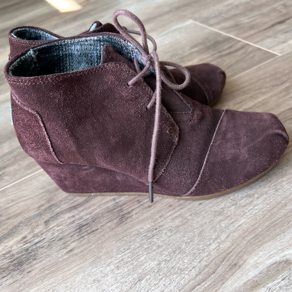 Toms brown suede wedge booties 7.5W